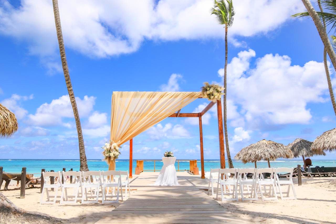Royalton beachfront ceremony